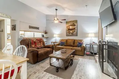 Image de Branson Condo at Pointe Royale with Indoor Pool and Hot Tub on Golf Course near