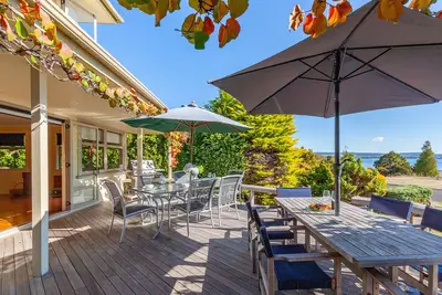 Image de Pokaka Lake House - Wharewaka Holiday Home