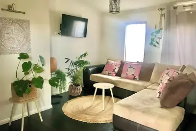 Image de Quiet Oasis, Walk to the Beach and cafes. Stylish and Modern