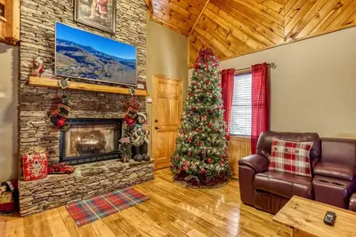 Image de Santas Lakehouse, On the Lake, Arcade Game, Hot Tub, $560 Free tickets ea paid day