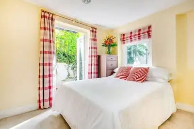 Image de Large renovated flat with patio