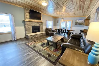 Image de Snowmobile Friendly! Ample Parking-only 1 block to trail! Clean w cozy Fireplace