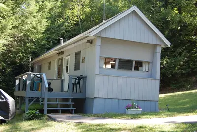 Image de Peaceful Lakefront Cabin at Woodslands on the Lake with Shared Beachfront