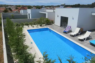 Beautiful newly built villa in Foz do Arelho within walking distance of lagoon and ocean