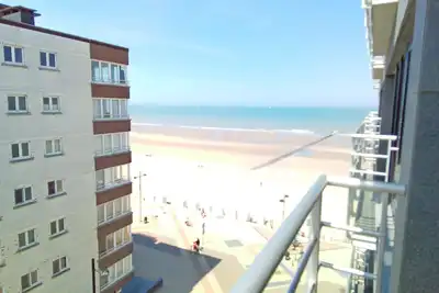 Image de Agréable studio avec vue latérale sur la mer
