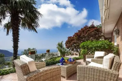 Image de Appartement vue mer, jardin privé et piscine partagée