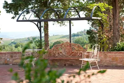 Villa with private swimming pool only 2 km from Montaione, in a panoramic position, overlooking the
