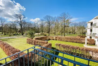 Image de Residence in the spa gardens, park view