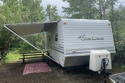 Image de Let’s go camping. 25 ft Travel Trailer for rent. Delivery only.