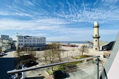 Image de Amber, on the beach