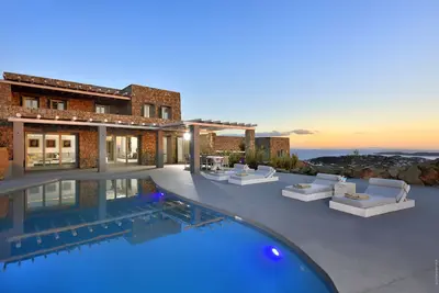Image de Stunning views of the Aegean Sea and almost all the Cyclades islands
