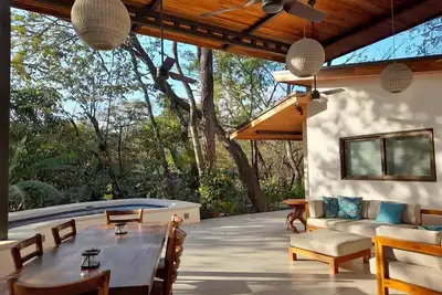 Image de Tuanis: Modern 2 Bdrm Home in North Guiones, Walk to shops, dining & Beach