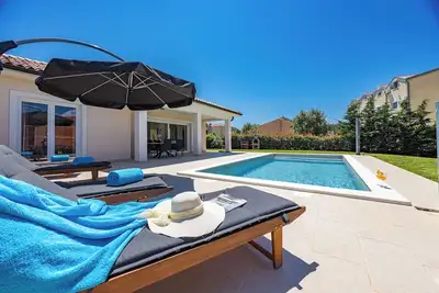 Image de New villa Maris with private pool just 500m from beach