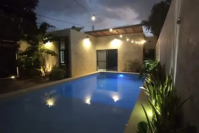 industrial local style 10 min to downtown swimming pool and garage.