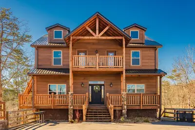 Image de 11 Miles to Gatlinburg! Indoor Heated Pool/Theater Room/Hot Tub/ 6 Bedrooms!