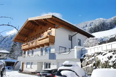 Image de \"App 2-4 Persons\" dans l'Appartement House Alpenjuwel à proximité de plusieurs stations de ski.