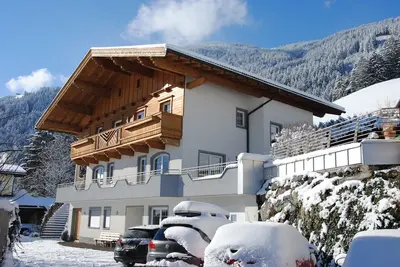 Image de \"App 5 personnes\" dans l'Appartement House Alpenjuwel à proximité des stations de ski.