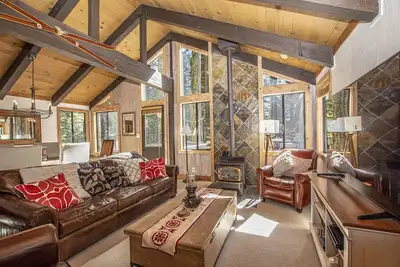 Image de Thunder Lodge by Hauserman Rentals