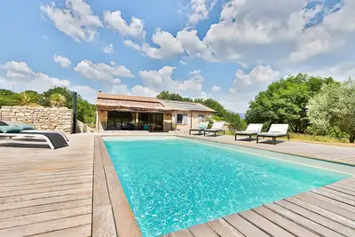 Image de Maison De Campagne Avec Piscine Privee Chauffee En Luberon