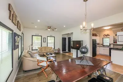 Image de Urban Vibe Atlanta Home Perfect for Work Stays, Outdoor Grill, Pets Allowed Close to Beltline