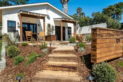 Image de Fiorella Sofia-Vine Cottages-Just Minutes from the Heart of Downtown!