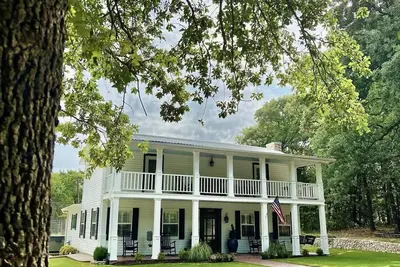 Image de Southern Charm on 4 secluded acres! A short distance from Dfw & Lake Texoma!