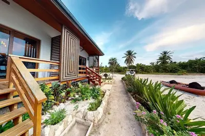 Image de Exquisite Escape Villa Bajio Chic Villa Oasis with Staff by Alom Estates