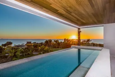 Image de 3 bed / 3. 5 bath  Private Pool + Wide Ocean Views