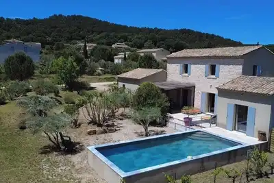 Image de Villa provençale \"Les Oliviers\", piscine privée & terrain clos.