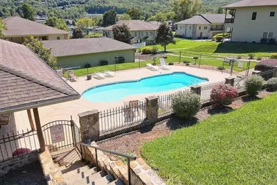 Image de Day Dreamer  by Chatuge Home Concierge<br> Lake & Mountain Views Condo W/ Pool