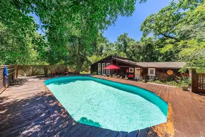 Image de Lrg Wine Country Estate on creek w Pool/Spa sleeps 8