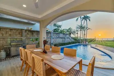 Image de Beachfront Villa Just Steps To The Water