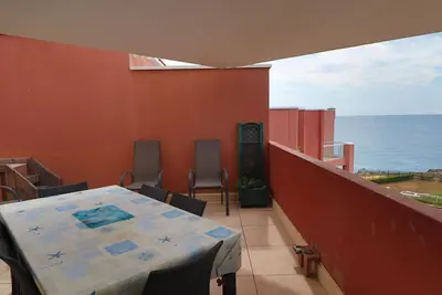 Image de Studio cabine climatisé avec terrasse, piscine et parking privé
