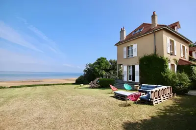 Image de Villa avec grand jardin et vue à 180° sur la mer