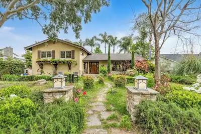Image de Beautiful custom home on half-acre lot in the heart of San Juan Capistrano