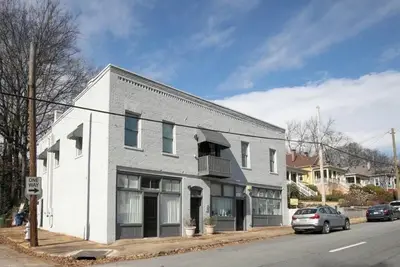 Image de Luxury in town condo that feels like home