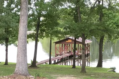 Image de Waterfront with private boat ramp and dock for Fishermen and Families