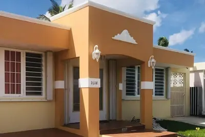 Image de Charming  Home Airport-Beach-Water\nSolar Panels