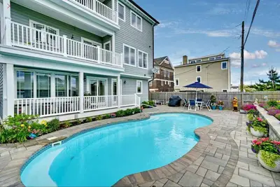 Image de Dream Beach House packed with Style, Comfort, and Convenience
