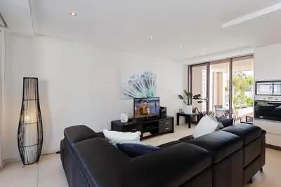 Image de Coastal Escape with comfort and convenience - 2br/2ba, Balcony, WiFi & Parking