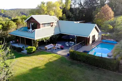 Image de Villa rural oasis with pool