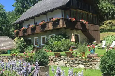 Image de House, Rose Garden, Woods, nearby Lakes,