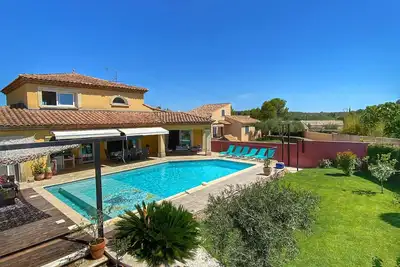 Image de Villa élégante avec piscine & clim – votre havre de paix