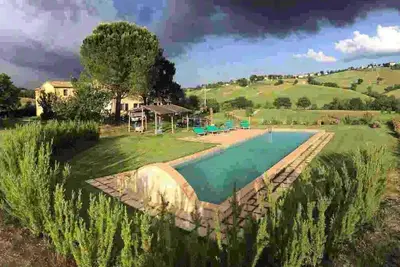 Image de Country house with pool and garden