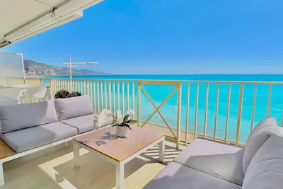 Image de \"Seaviews By Jenni Menton \" Sublime! Luxueux 2 PIÈCES Design, Terrasse & Garage