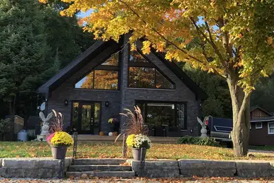 Image de Kiss & Bond Water View, 4 -Seasons address 132 Bruce rd 9, Wiarton, Ontario