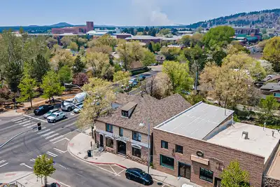 Image de Wise industrial update on fashionable \"warehouse style\" apartment\" Shower Rocks