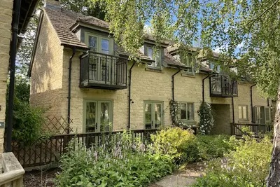 Image de Cosy Cotswolds style cottage in a stunning location on the Lower Mill Estate