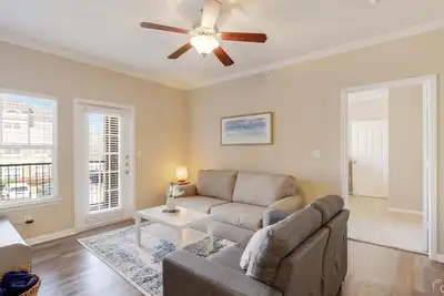 Image de Pool & Hot Tub! Minutes from Andretti's and Cosm - Near The Star & Legacy West!