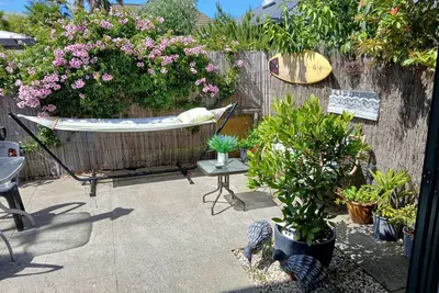 Image de 2 Kiwis on ward, Tiny house living, Rustic charm! Breakfast choices included!